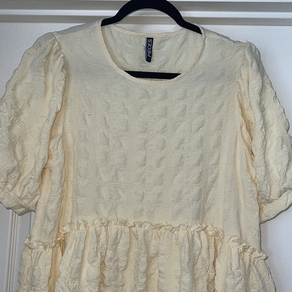 Pieces Mariah puff sleeve smock dress in yellow size Medium. - Picture 7 of 10